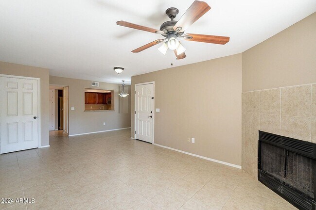 Foto del edificio - 11011-11092 N 92nd St