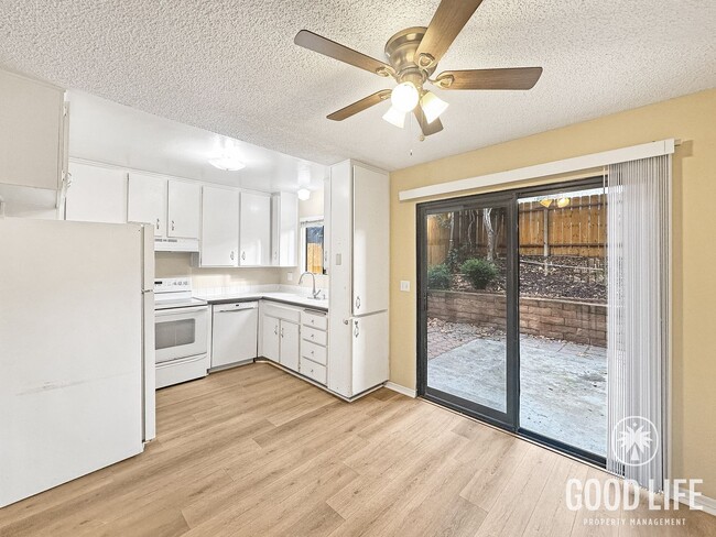 Foto del edificio - Charming 2-Story Santee Home with Private Patio, In-Unit Laundry & A/C