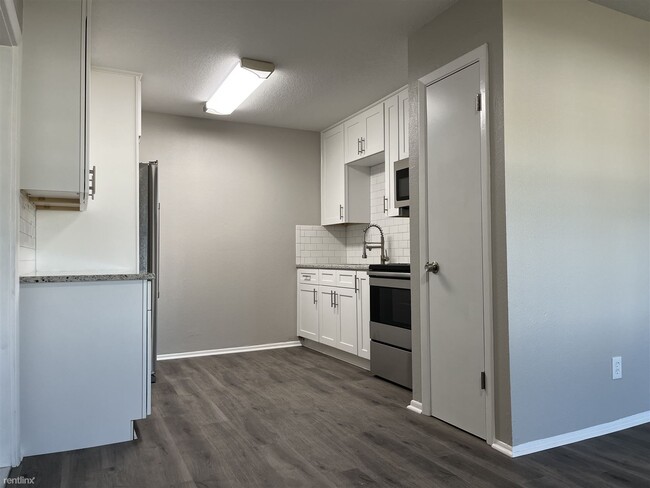 Foto del edificio - 1 br, 1 bath Duplex - 6011 Fortune Place 6011