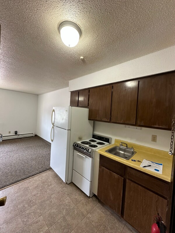 Foto del edificio - 320 Oak Ave N