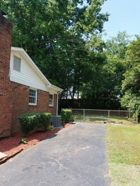 Building Photo - For Rent in Montclaire Sub of Charlotte, N...