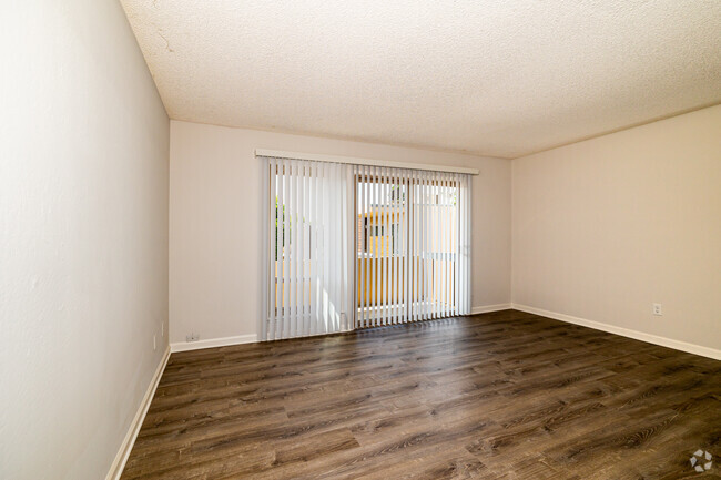 1BR, 1BA - 750SF - Marconi Gardens Apartments