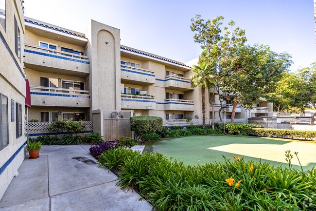 Foto del edificio - New Horizon Village Senior Apartment Homes