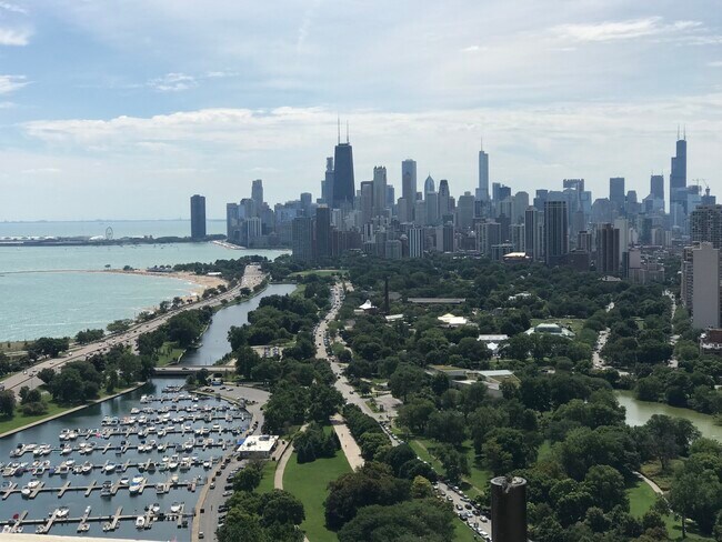 Foto del edificio - 2800 N Lake Shore Dr