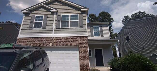 Foto del edificio - Room in Single Family Home on Genlee Dr