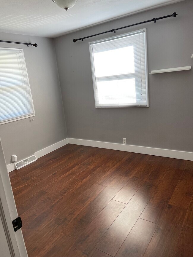 Foto del edificio - 5815 Country View Dr