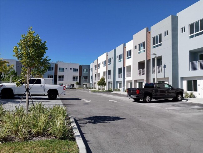 Foto del edificio - 2555 NE 193rd St