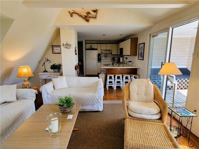 Building Photo - 152 Tuckerman Ave