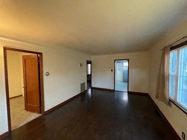 Building Photo - 921 E Alder St