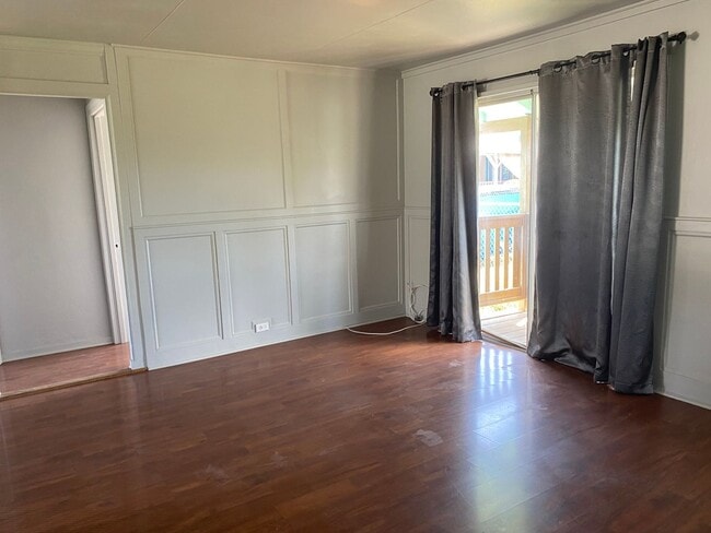Building Photo - Three Bedroom Home