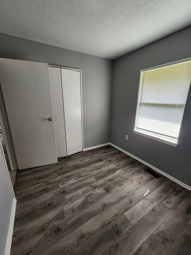 Foto del edificio - Beautiful 3 Bedroom 1 Bathroom Home