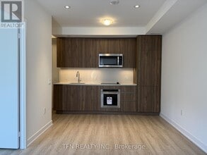 Building Photo - 15 Richardson St