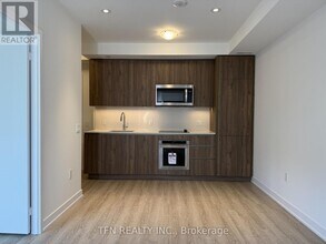 Building Photo - 15 Richardson St