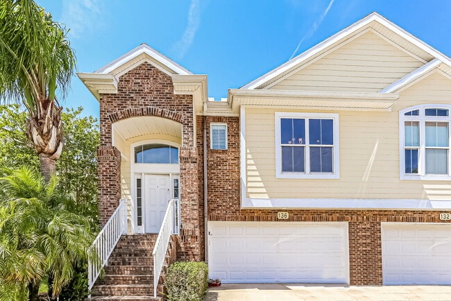 Building Photo - 136 Sunset Cir S