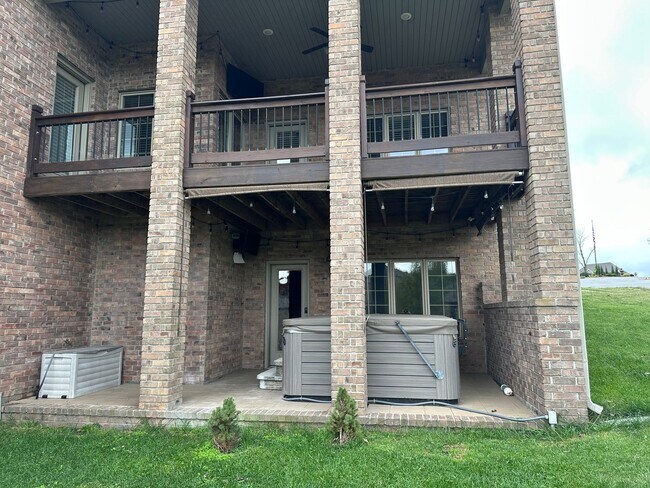 Foto del edificio - An Exceptional Corner-Lot Estate with Resort Amenities & Spa-Inspired Living