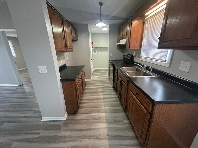 Foto del edificio - Updated 3 Bed / 2 Bath Home – Council Bluffs – $1,495/mo