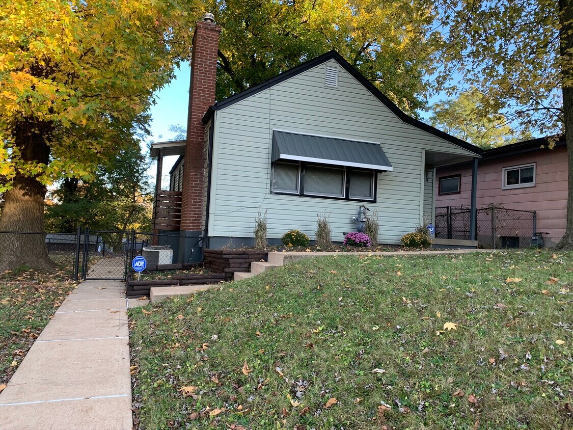 Primary Photo - 804 Marion Pl
