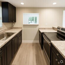 Building Photo - 704 SW 81st Ave