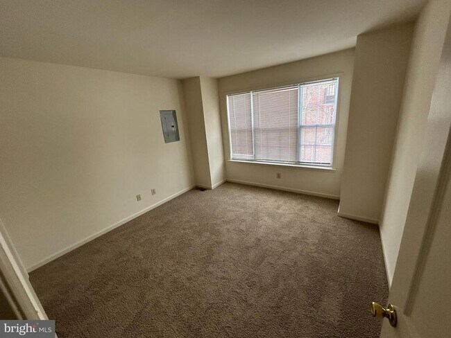 Foto del edificio - 420 W 8th St