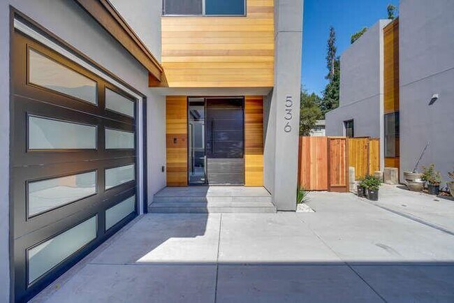 Building Photo - 536 N Whisman Rd