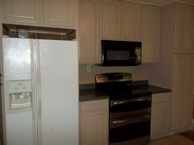 Building Photo - 3 BEDROOM, NORTH BELTON