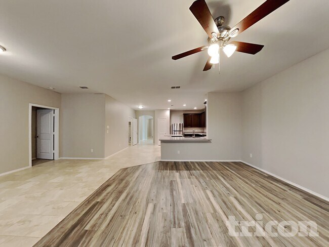 Foto del edificio - 215 Saddlebrook Ln