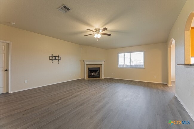 Foto del edificio - 5001 Bridgewood Dr