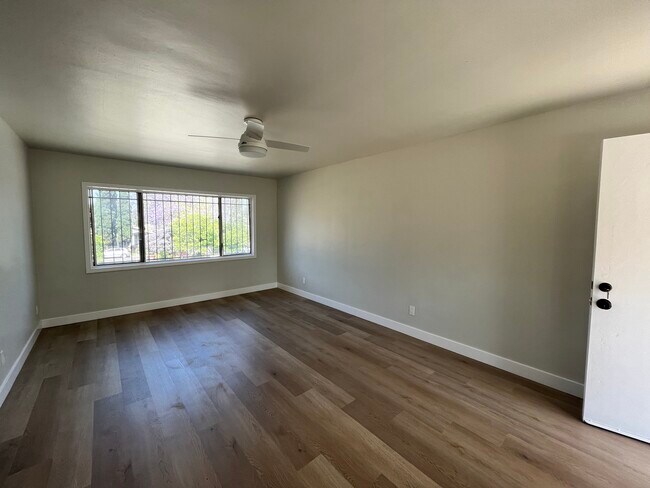 Building Photo - 1514 S Bentley Ave