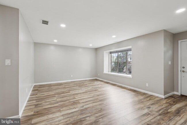 Building Photo - 165 Wyndham Pl
