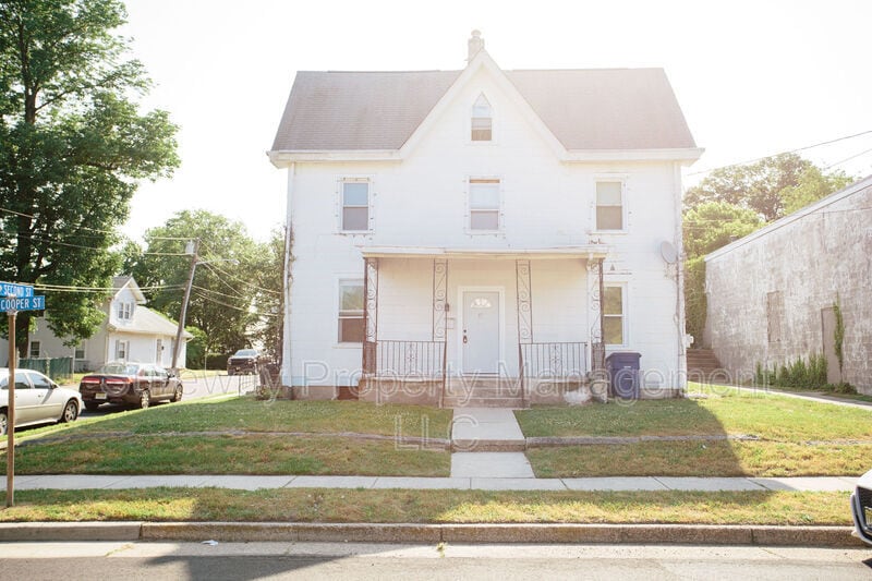 200 Cooper St, Beverly, NJ 08010 Condo for Rent in Beverly, NJ