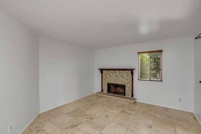 Building Photo - Charming 2-Bedroom, 2-Bath Condo in the He...