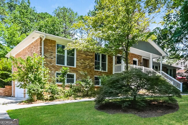 Foto del edificio - 2448 Kingsley Dr NE