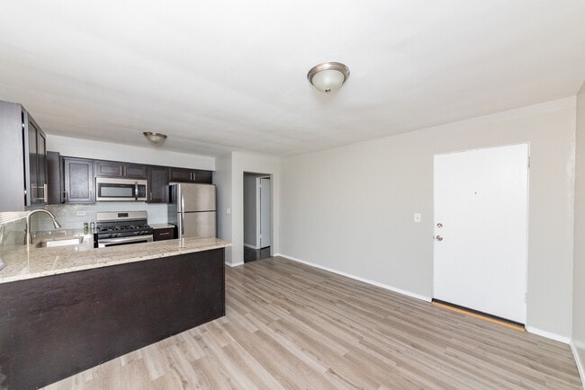 Building Photo - 3058 N Kostner Ave