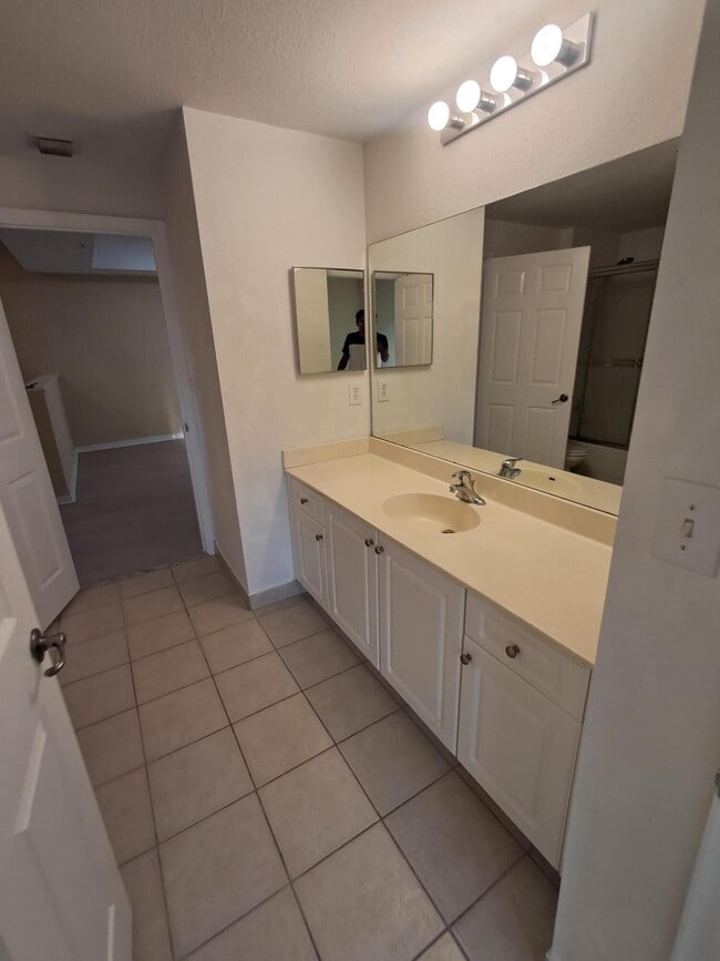 Building Photo - 2807 Veronia Dr