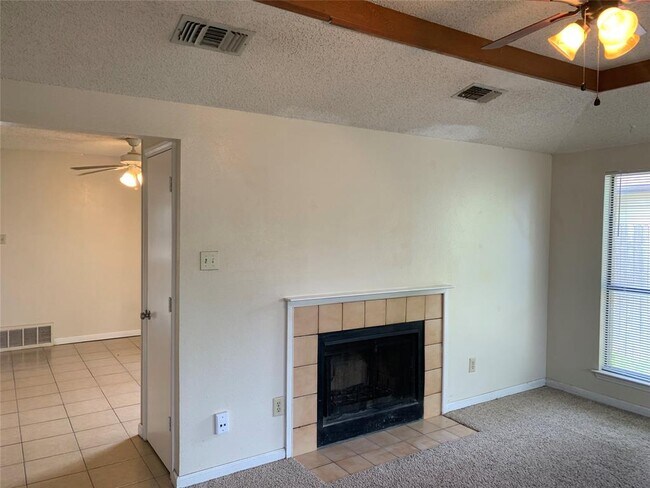 Building Photo - 1523 Crescent Ln