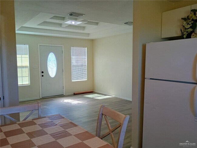 Foto del edificio - 12 Valdez Rd