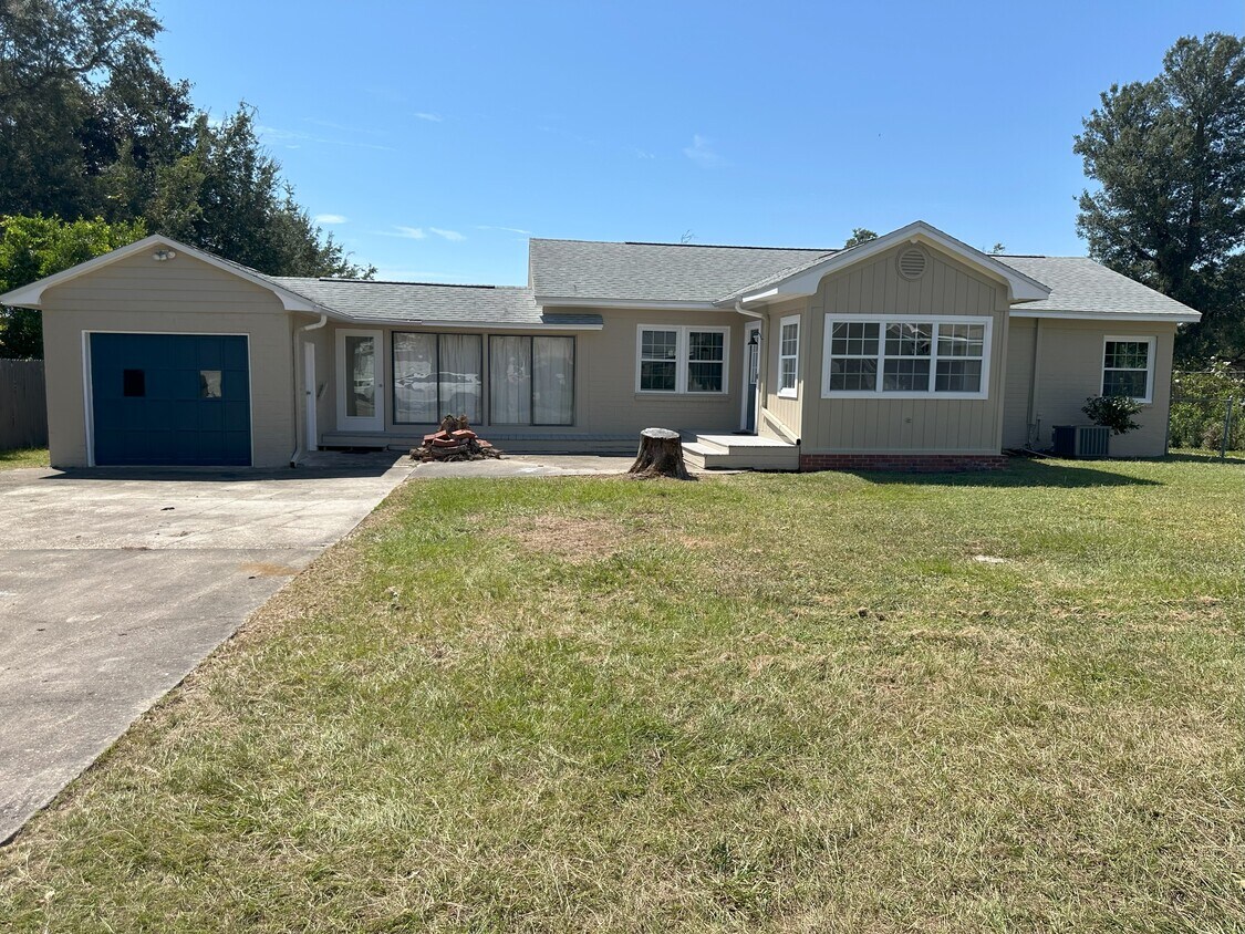 Foto principal - 1215 Dewitt St