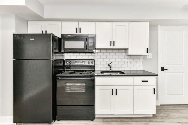 Building Photo - 5352 Chillum Pl NE