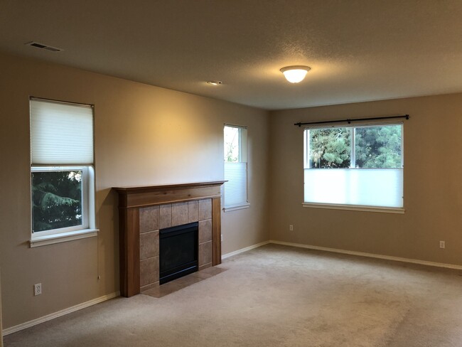 Building Photo - Excellent Sherwood Location