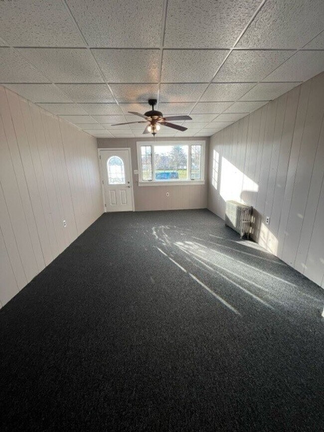 Building Photo - 3 bedroom 1 bathroom