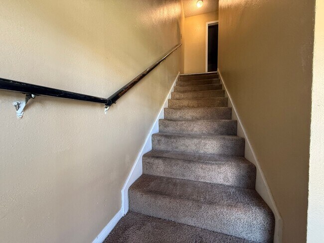 Building Photo - 4808 Rainbow Cir