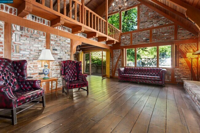 Building Photo - 10 El Rincon