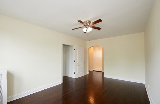 Building Photo - 3223 W Ardmore Ave