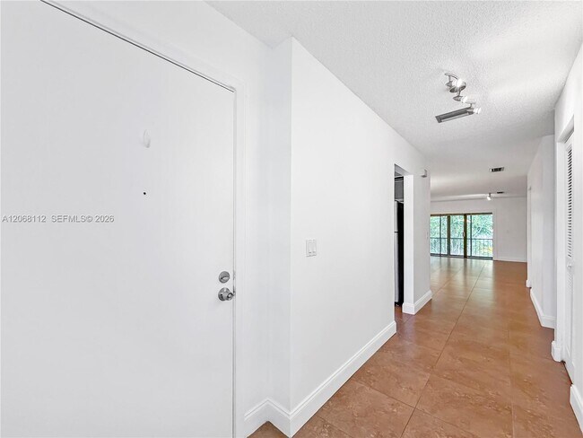 Foto del edificio - 21785 Cypress Dr