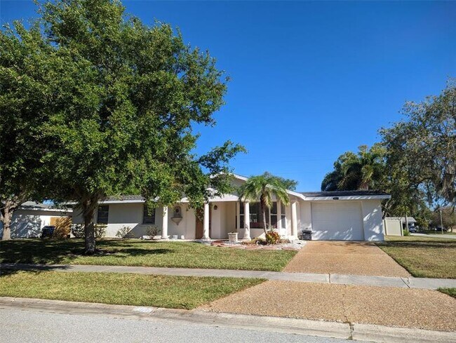 Building Photo - 3067 Lockwood Terrace