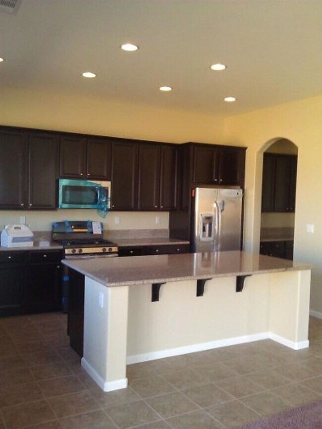 Foto del edificio - Beautiful 2014 Built Home - 5 bed 4 bath i...