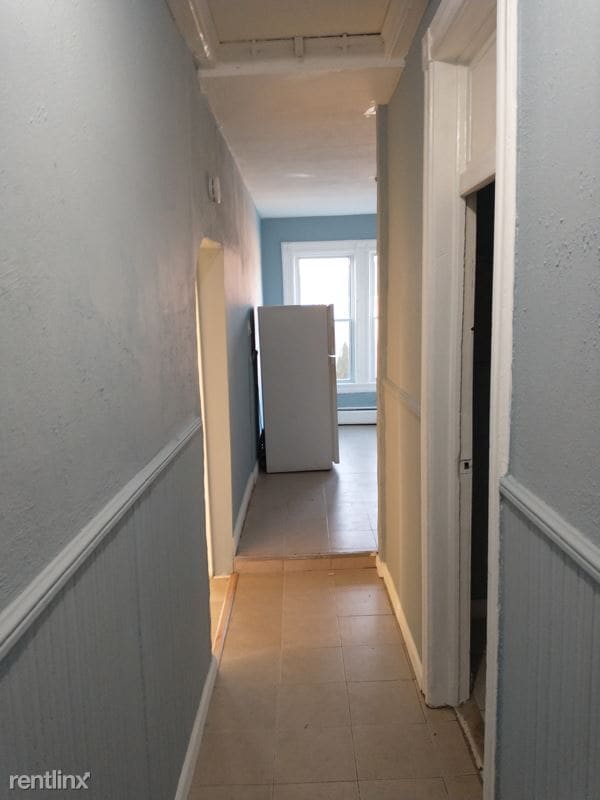 Building Photo - 3 br, 1 bath Townhome - 9 Rose Ave