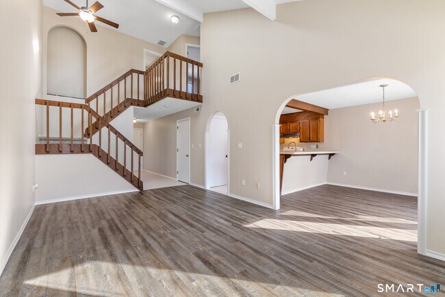 Foto del edificio - 68 Copper Beech Dr