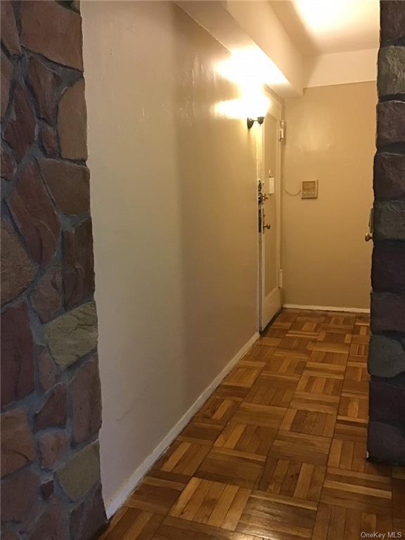 Foto del edificio - 1601 Metropolitan Ave