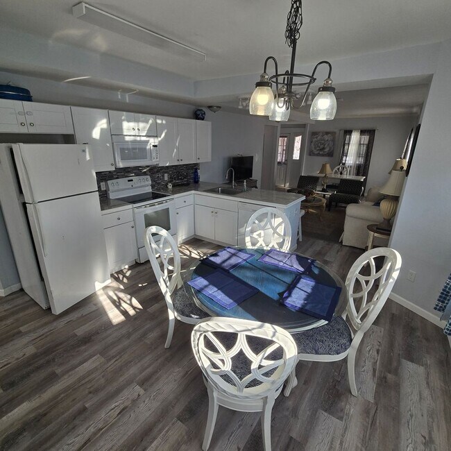 Building Photo - 1304 Worden Ave